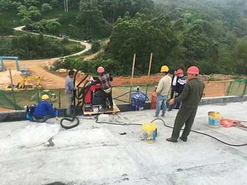 盐城周边楼房建筑顶部防水聚脲喷涂施工(图1) 楼房建筑顶部防水聚脲喷涂施工案例