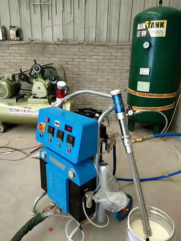 Q5200聚脲喷涂机用于泡沫雕塑防腐耐磨施工案例